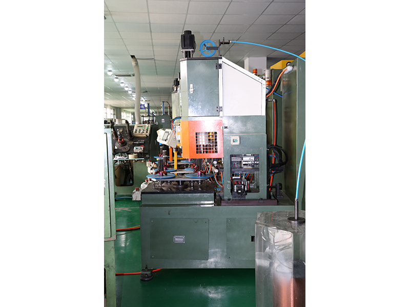 Vertical winding machine